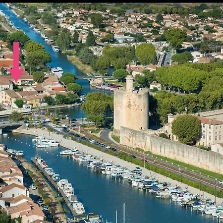 Bord Du Canal Avec Piscine Et Parking Couvert Aigues-Mortes